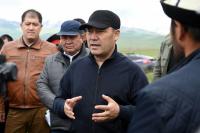 Садыр Жапаров кийинки жылы Нарындын жолдору оңдоп-түзөөдөн өтөрүн айтты