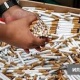 Бишкек, Талас жана Жалал-Абадда мыйзамсыз сатылып жаткан тамекилер аныкталды