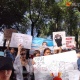 13 жаштагы кыздын зордукталышы: Митингге чыккандар Улан Ниязбековдун отставкасын талап кылышууда