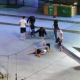 Топ балдар бир жигитти тепкилеген видео: Жабыркагандар арыз жазуудан баш тартты