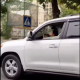 Бишкекте Toyota Land Cruiser'дин айдоочусу унааны баласын алдына отургузуп алып айдап бара жаткан видео тарады