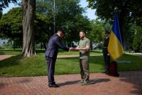 Украинадагы кыргыз элчиси Володимир Зеленськийге ишеним грамотасын тапшырды