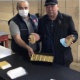 Садыр Жапаровдун агасы Сабыр Жапаровдун алтын кармап түшкөн сүрөтү талкууланууда