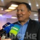 "Кыздар күтпөгүлө". Акжол Махмудовдун атасы уулу качан үйлөнөрүн айтты (видео)