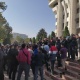 Ак Үйдүн алдында чек арадагы жаңжал боюнча митинг өтүп жатат