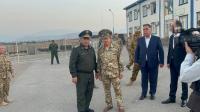 Камчыбек Ташиев тажик аскерлери барымтага алган УКМКнын 4 кызматкерин бошотуп келди