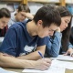 "Орус тилин билбегени үчүн шылдыңдашты". Жогорку окуу жайлардагы кыргыз тилинин абалы