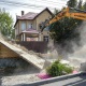 Депутат Элмурза Сатыбалдиевдин үйүнүн тосмосу сүрдүрүлдү