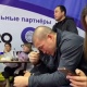 Акжол Махмудов бир тууган агасынын жеңишинен кийин көзүнө жаш алды (видео)