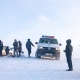 Таласта 23 жаштагы кыз муз тээп бара жатып унаага урунуп каза болду