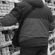 Бишкектин тургуну Нарындагы дүкөнгө уурулукка кирип кармалып калды