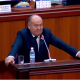 Депутат Бишкектен Ошко учкан учак бир күндө 20 миң доллар табарын айтты