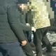 Жасалма акча менен көмүр сатып алган адамды ур-токмокко алып коё жаздашты (видео)