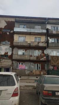 Нурзат Ченгелова, 4 баланын энеси: &ldquo;20 жыл жашаган үйүбүздөн кууп чыкканы жатат&rdquo;