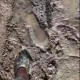 "Өтүк керек". Арча-Бешиктин тургуну жолдун абалына кейиди (видео)