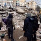 Түркияда жер титирөөдөн 248 сааттан кийин 17 жаштагы кыз куткарылды (видео)