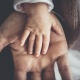 Балага аны багып алгандыгы жөнүндө чындыкты айтыш керекпи? Психолог жооп берет