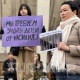 &ldquo;Сексизмге жол жок&rdquo;. Бишкекте феминисттердин жөө жүрүшү өтүп жатат