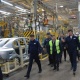 Акылбек Жапаров "UzAuto Motors" заводундагы өндүрүш процесси менен таанышты