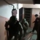 "Терезеден ыргытып...". Жасалма паспортторду даярдоого шектүү жаран кармалды (видео)