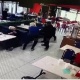 Бишкекте эркек киши бейтааныш аялдын мурдун сындыра чапты (видео)