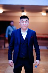 Канат Мадымаев, куудул, пародист: &ldquo;Атам менин куудул катары сахнага чыкканымды көрбөй кетти&rdquo;