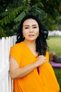 Венера Назаралиева, ырчы: &ldquo;Эмоционалдуу адаммын, көзүмдүн жашы даяр турат&rdquo; 